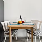 Stories * Bukurešť